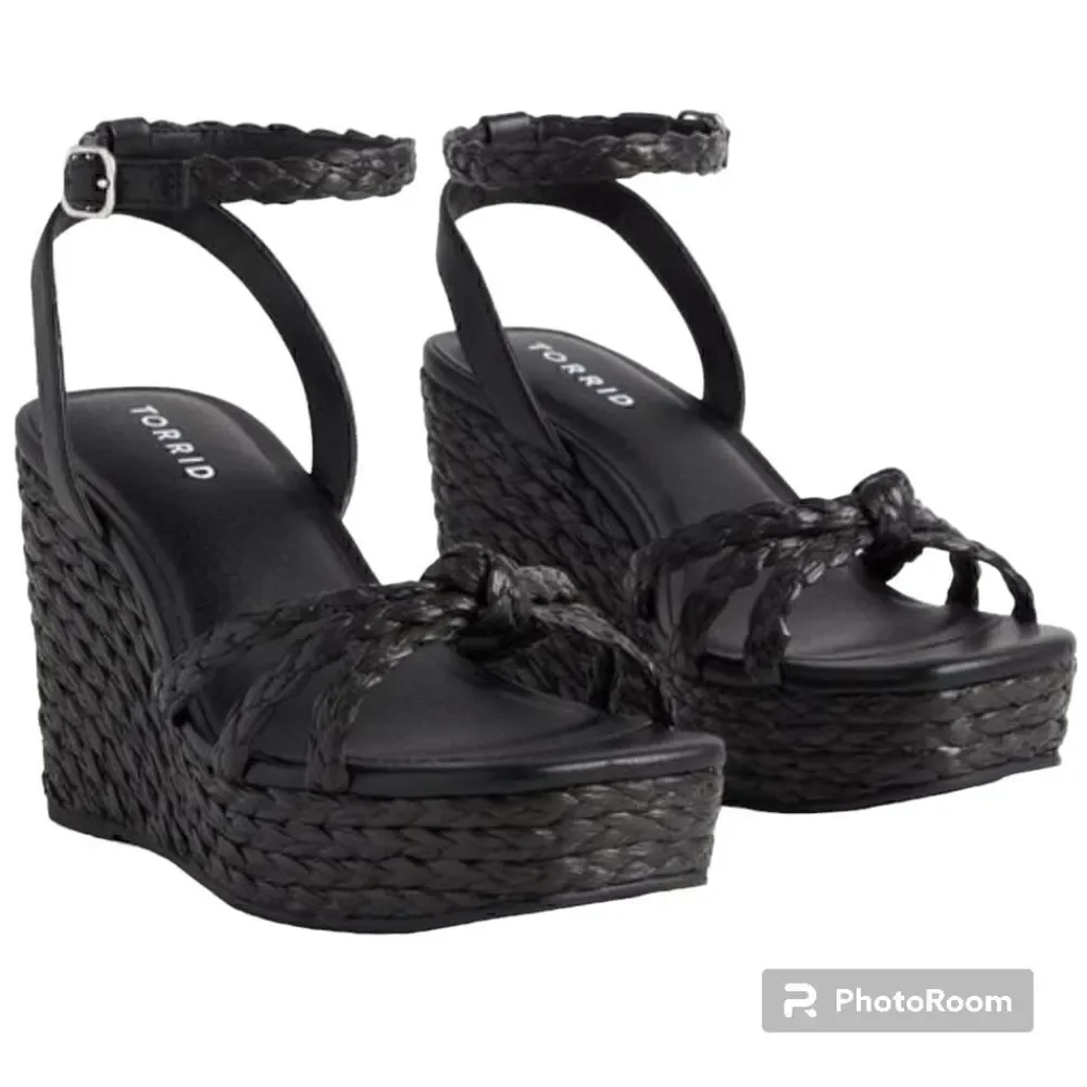 13W Torrid Black Strappy Raffia Platform 4
